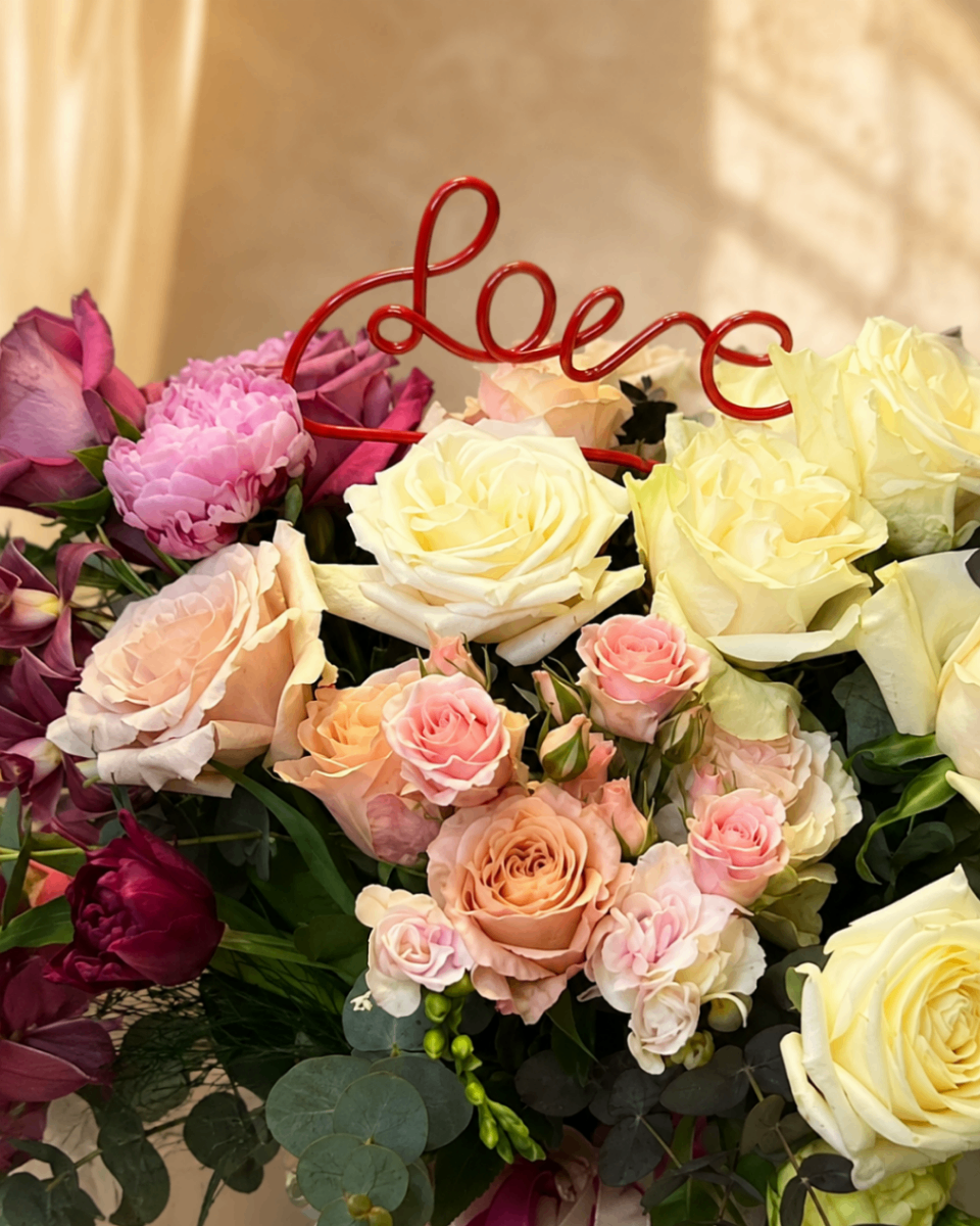 Amour Cascade – Buchet Luxury cu trandafiri - imagine 2
