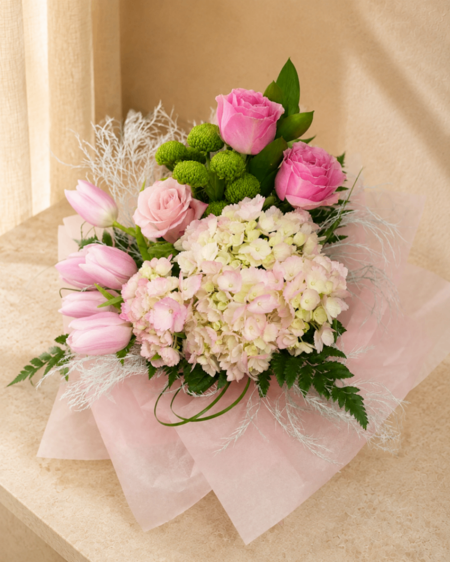 Rose Menthe – Buchet cu hortensie și lalele