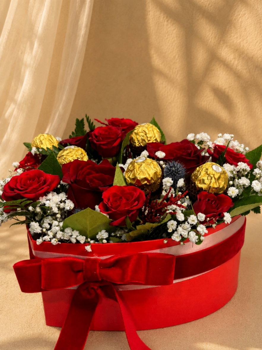Rouge Praliné – Aranjament cu trandafiri și praline - imagine 2