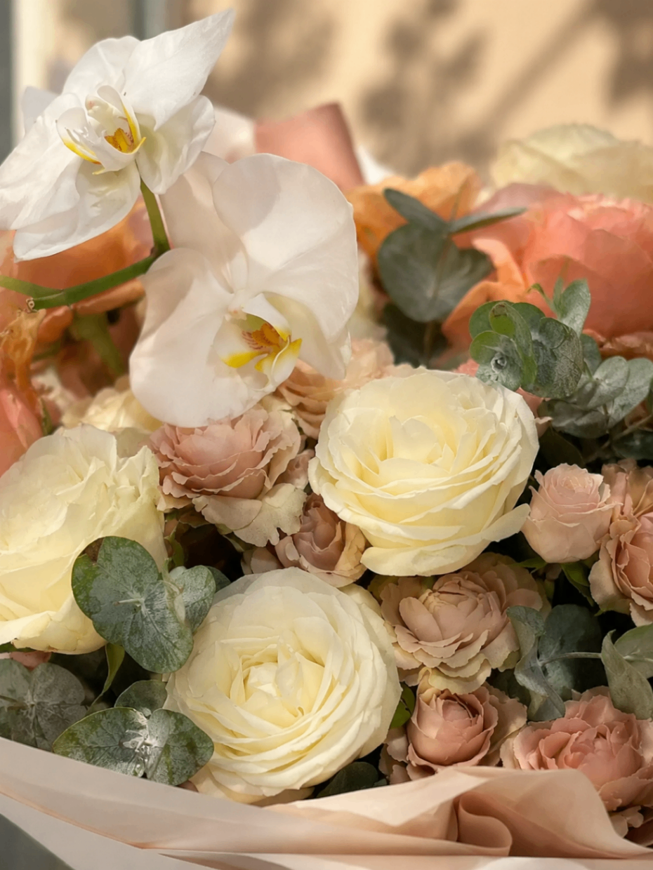 Ivory Blush – Buchet crem cu orhidee - imagine 2