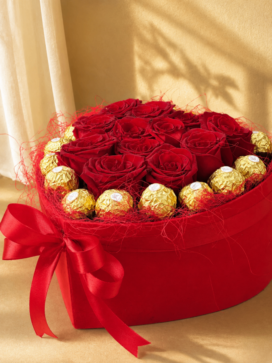Cœur Praliné – Aranjament cu trandafiri și praline - imagine 2