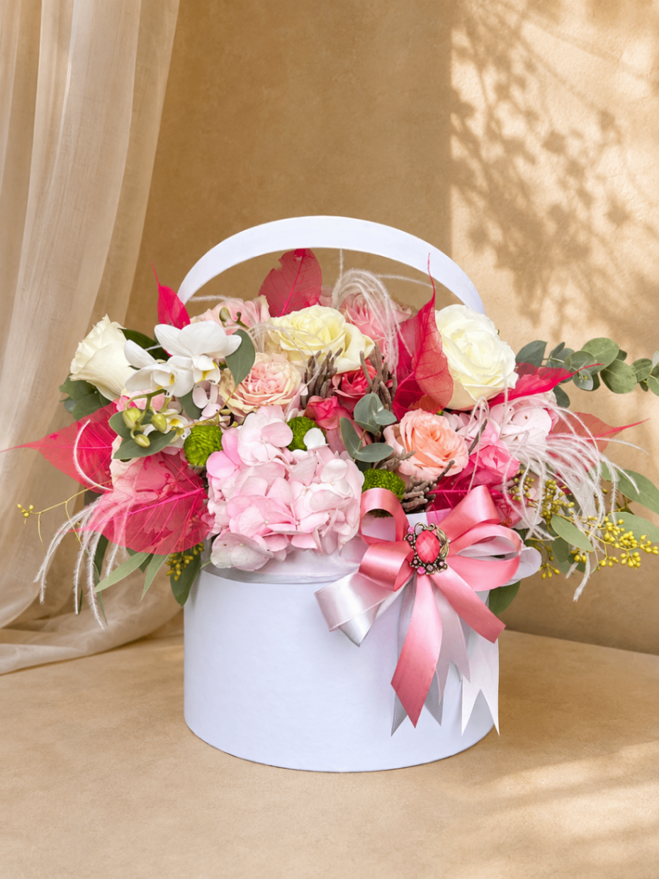 Rosé Plume – Aranjament floral în cutie