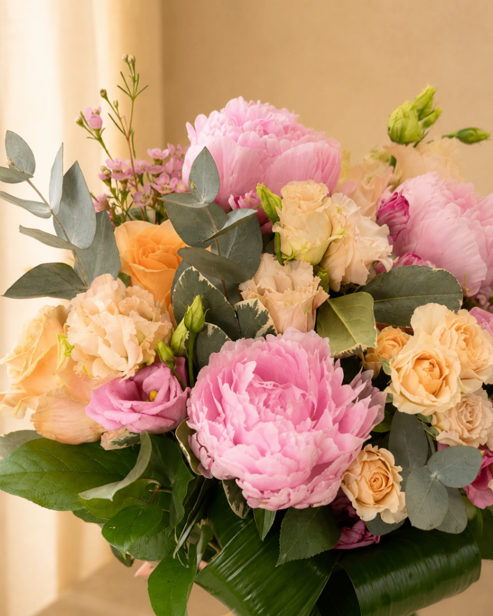 Pivoine Pêche – Buchet cu bujori și trandafiri - imagine 2