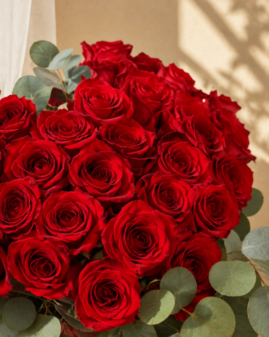 Grand Amour – Buchet Luxury cu trandafiri și eucalipt - imagine 2